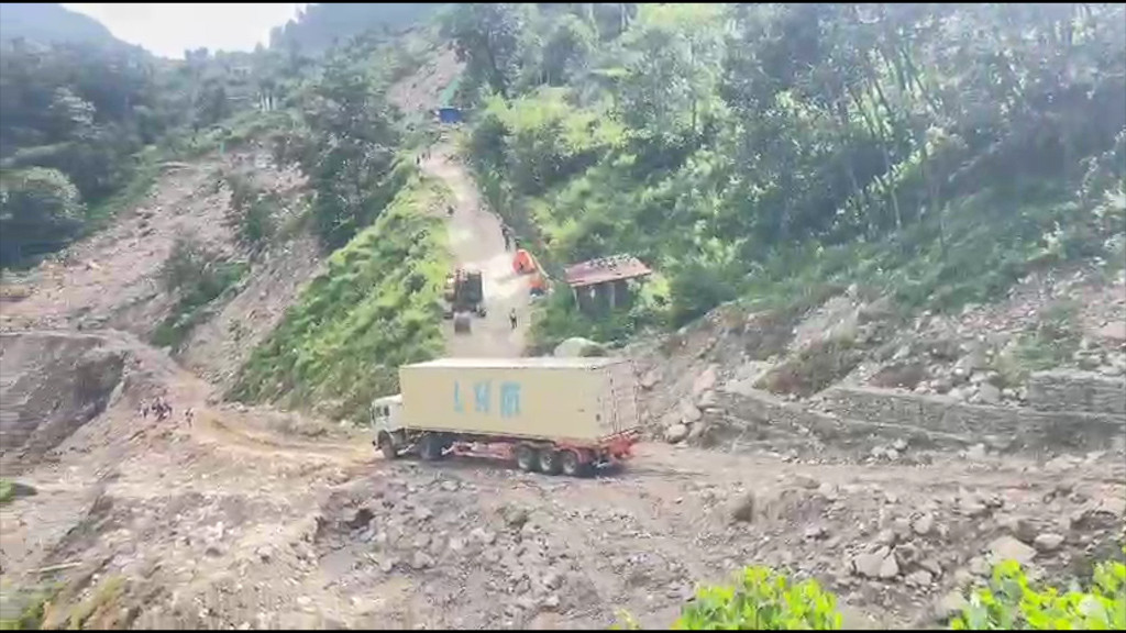 तातोपानी नाका जोड्ने सडकको इको खण्ड अस्थायी रूपमा खुल्यो