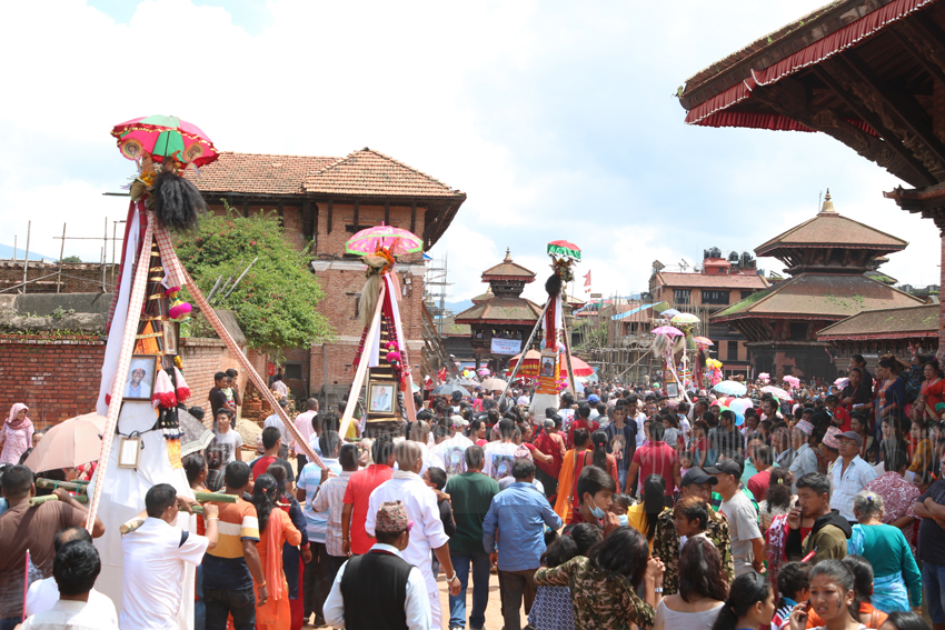 आज गाईजात्रा पर्व मनाईंदै : भक्तपुरमा घिन्ताघिसी नाच प्रदर्शन