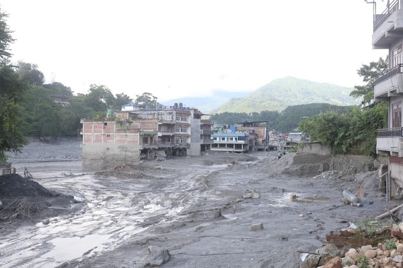 विभिन्न जलविद्युत् आयोजनाको सुरुङमा लेदो पन्छाएर खोजी र उद्धार आज पनि चल्दै