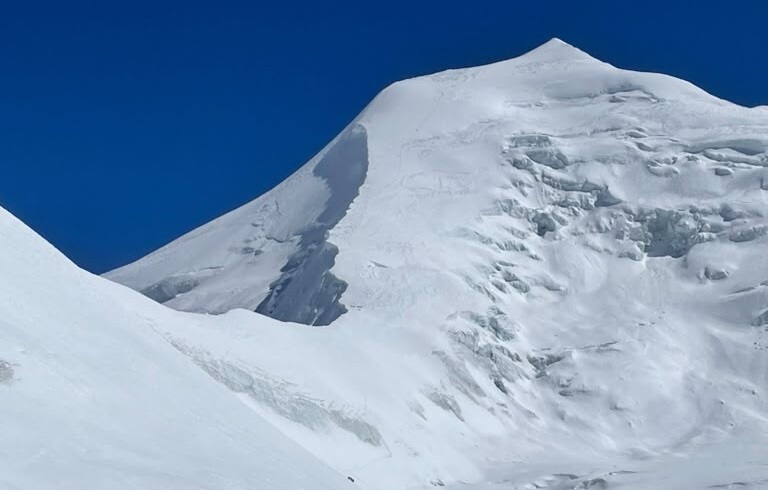 मनाङको हिम्लुङ हिमालमा पहिरो, १० जना बेपत्ता